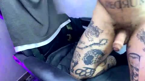 Snapshot of _layne chatting on 10/13/25, 07:52 Layne online show from 10/13/25, 07:52