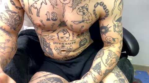 Snapshot of _layne chatting on 10/17/25, 08:39 Layne online show from 10/17/25, 08:39