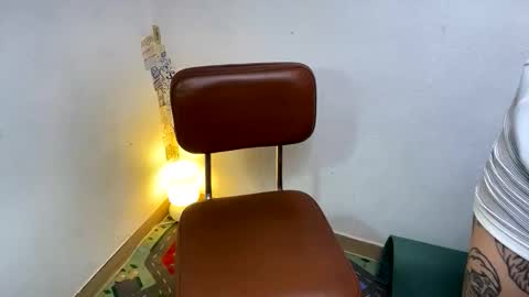 Snapshot of _layne chatting on 11/04/25, 08:13 Layne online show from 11/04/25, 08:13