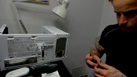 Snapshot of _layne chatting on 11/19/25, 04:29 Layne online show from 11/19/25, 04:29