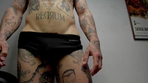 Snapshot of _layne chatting on 11/21/25, 12:59 Layne online show from 11/21/25, 12:59