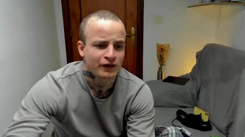 Snapshot of _layne chatting on 04/23/26, 09:19 Layne online show from 04/23/26, 09:19