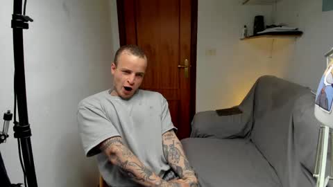 Snapshot of _layne chatting on 04/26/26, 12:03 Layne online show from 04/26/26, 12:03