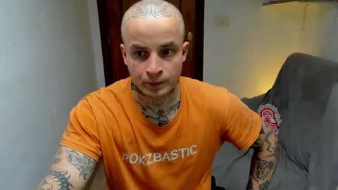 Snapshot of _layne chatting on 05/07/26, 11:48 Layne online show from 05/07/26, 11:48