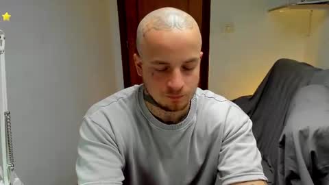 Snapshot of _layne chatting on 06/24/26, 01:54 Layne online show from 06/24/26, 01:54