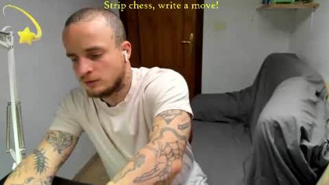 Snapshot of _layne chatting on 07/15/26, 01:05 Layne online show from 07/15/26, 01:05