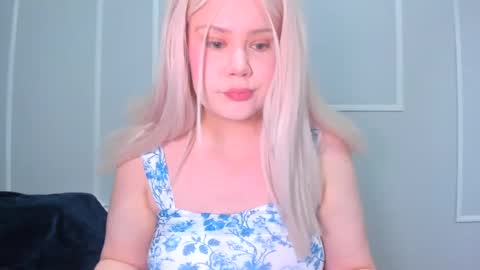 Snapshot of _leana_oo chatting on 09/23/25, 01:47 leana online show from 09/23/25, 01:47