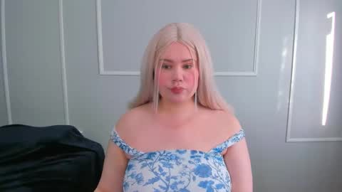 Snapshot of _leana_oo chatting on 12/05/25, 02:14 leana online show from 12/05/25, 02:14