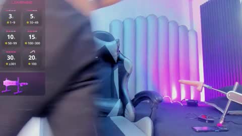 _leohot_ online show from 10/30/25, 04:03