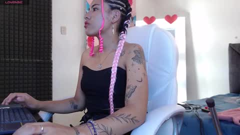 Snapshot of _lili_rose chatting on 03/02/25, 08:50 Lili online show from 03/02/25, 08:50