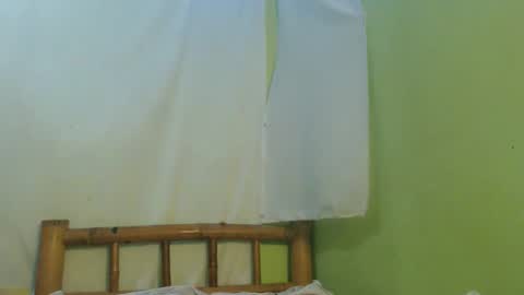 _lilies_gigi_ online show from 11/26/25, 11:50