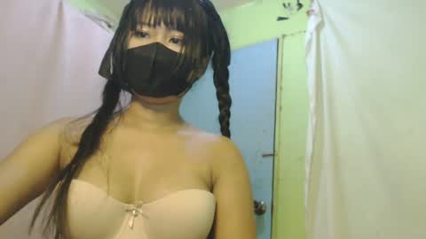 _lilies_gigi_ online show from 06/13/26, 02:53