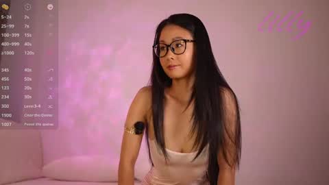 _lillilly_ online show from 06/19/26, 05:01