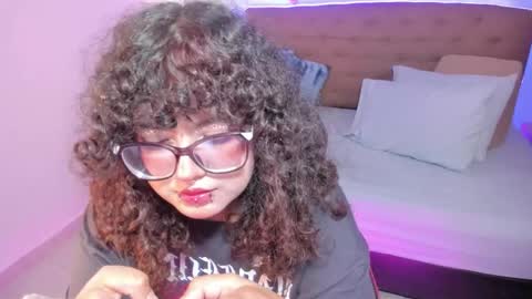 Snapshot of _lilly_miller chatting on 11/28/25, 06:43 Liily online show from 11/28/25, 06:43