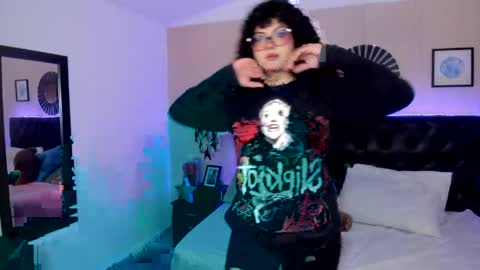 Snapshot of _lilly_miller chatting on 04/08/26, 10:32 Liily online show from 04/08/26, 10:32