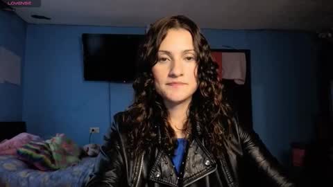 Snapshot of _lindasy_ chatting on 12/21/25, 10:06 Lindasy online show from 12/21/25, 10:06