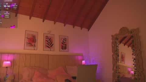 Snapshot of _lissana_scott chatting on 10/06/25, 09:45 Lissana online show from 10/06/25, 09:45