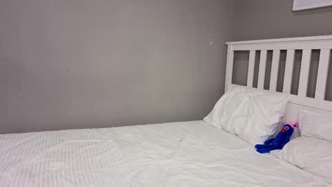 Emma online show from 10/27/25, 03:27