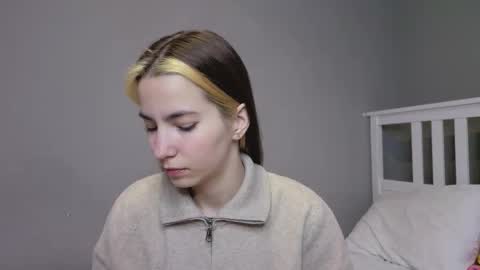 Emma online show from 11/22/25, 07:18