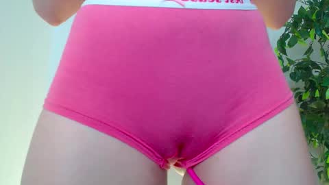 Mila  online show from 10/07/25, 09:28