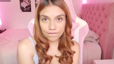 Snapshot of _lloou_ chatting on 11/23/25, 05:02 Sofia 3 online show from 11/23/25, 05:02