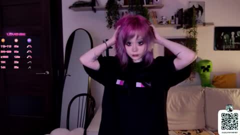 Snapshot of _lollyshy_ chatting on 09/18/25, 12:51 Lolly online show from 09/18/25, 12:51