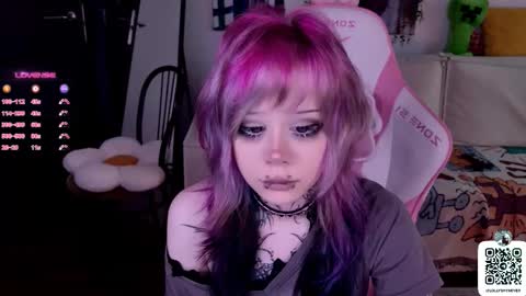 Snapshot of _lollyshy_ chatting on 09/21/25, 12:07 Lolly online show from 09/21/25, 12:07