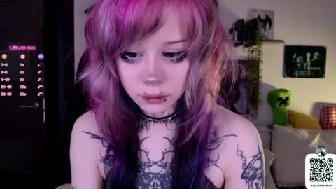 Snapshot of _lollyshy_ chatting on 09/26/25, 11:14 Lolly online show from 09/26/25, 11:14