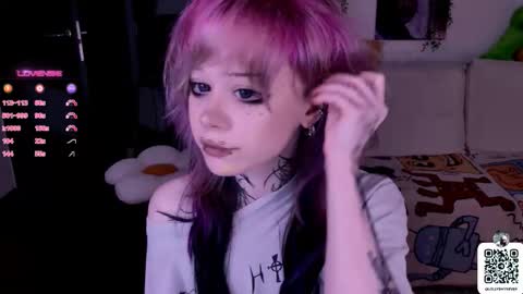 Snapshot of _lollyshy_ chatting on 10/13/25, 01:00 Lolly online show from 10/13/25, 01:00