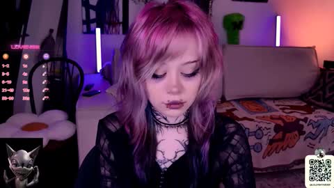 Snapshot of _lollyshy_ chatting on 10/21/25, 10:16 Lolly online show from 10/21/25, 10:16