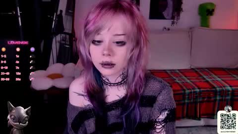 Snapshot of _lollyshy_ chatting on 10/31/25, 10:49 Lolly online show from 10/31/25, 10:49