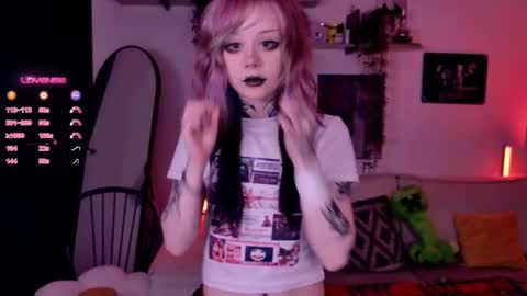 Snapshot of _lollyshy_ chatting on 11/09/25, 11:41 Lolly online show from 11/09/25, 11:41