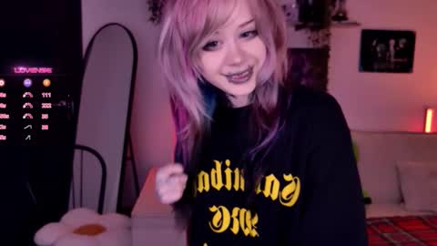 Snapshot of _lollyshy_ chatting on 11/18/25, 10:31 Lolly online show from 11/18/25, 10:31