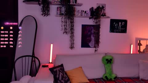 Snapshot of _lollyshy_ chatting on 11/22/25, 09:19 Lolly online show from 11/22/25, 09:19