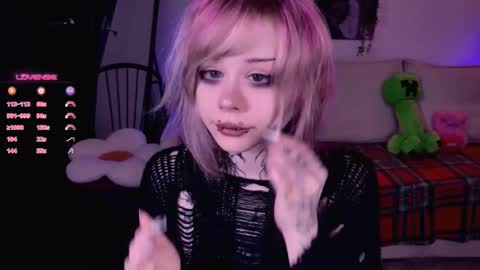 Snapshot of _lollyshy_ chatting on 11/28/25, 10:29 Lolly online show from 11/28/25, 10:29