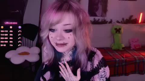 Snapshot of _lollyshy_ chatting on 12/03/25, 10:02 Lolly online show from 12/03/25, 10:02