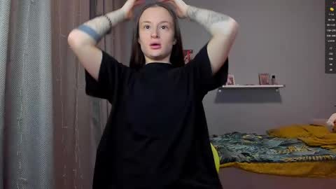 Snapshot of _lorra chatting on 02/13/25, 05:11 _lorra online show from 02/13/25, 05:11