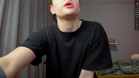 Snapshot of _lorra chatting on 02/14/25, 04:31 _lorra online show from 02/14/25, 04:31