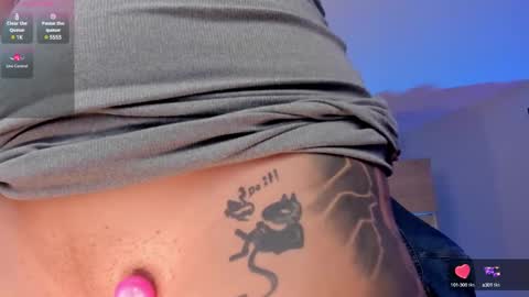 Snapshot of _louane_bour chatting on 01/31/25, 07:18  Laura  Independent Model  online show from 01/31/25, 07:18