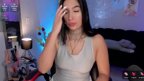 Snapshot of _louane_bour chatting on 02/05/25, 11:44  Laura  Independent Model  online show from 02/05/25, 11:44