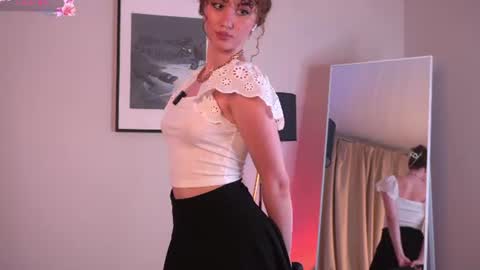 Snapshot of _louiseana_ chatting on 06/18/26, 12:09 _louiseana_ online show from 06/18/26, 12:09