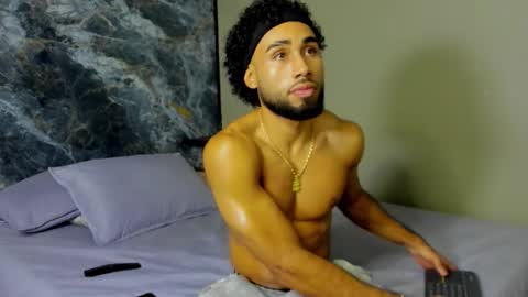 _luca_flame online show from 10/13/25, 11:05