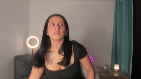 Snapshot of _lucianapalmer chatting on 04/12/26, 03:28 online show from 04/12/26, 03:28