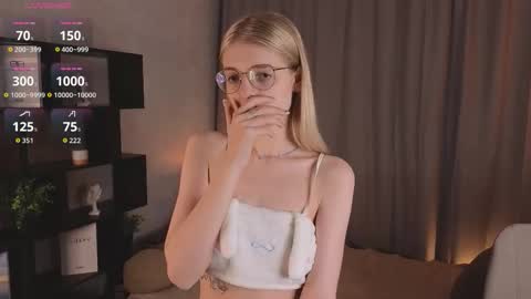 Snapshot of _luckybet_ chatting on 10/08/25, 05:43 Monica online show from 10/08/25, 05:43