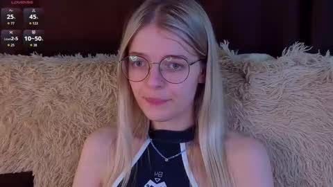 Snapshot of _luckybet_ chatting on 11/19/25, 07:36 Monica online show from 11/19/25, 07:36