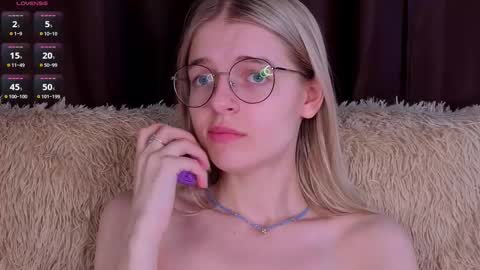 Snapshot of _luckybet_ chatting on 11/28/25, 07:49 Monica online show from 11/28/25, 07:49