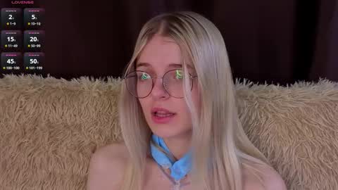 Snapshot of _luckybet_ chatting on 11/30/25, 09:30 Monica online show from 11/30/25, 09:30