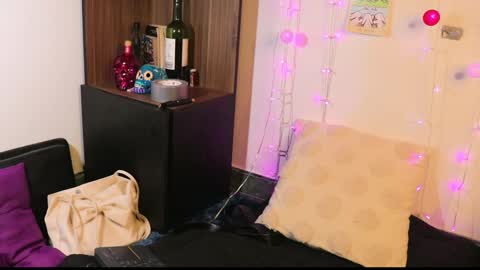 Snapshot of _lucy_white_ chatting on 12/04/24, 03:48 Lucy online show from 12/04/24, 03:48