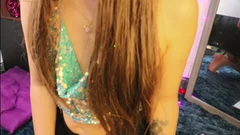 Snapshot of _lucy_white_ chatting on 12/30/24, 01:48 Lucy online show from 12/30/24, 01:48