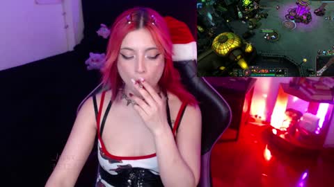 Snapshot of _lucyx__ chatting on 12/16/24, 12:04 Queen. Help me reach 100 thumbs up online show from 12/16/24, 12:04